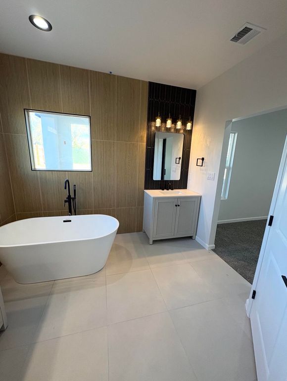 Image 11 of property listing at 702 Rincon De Romos Drive SE, Rio Rancho, NM 87124