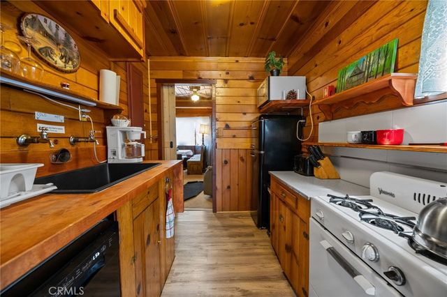 324 Angeles Boulevard, Big Bear City, CA 92314