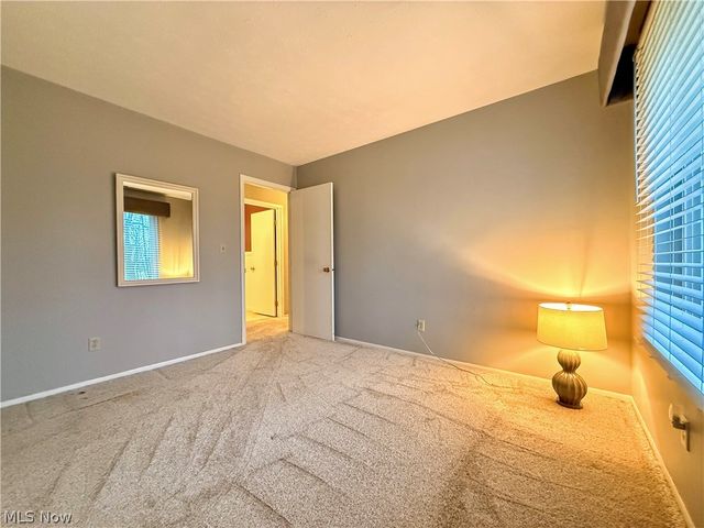 330 Deepwood Drive, Wadsworth, OH 44281