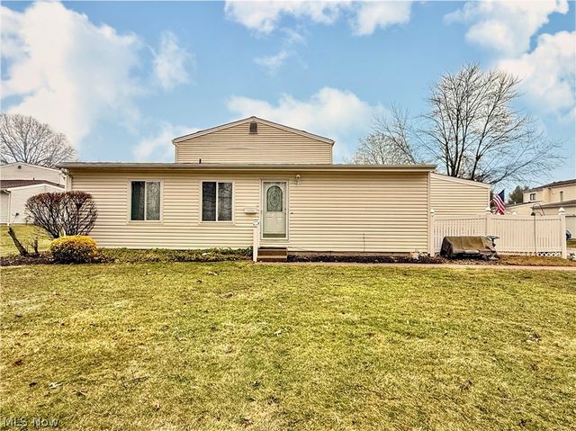 330 Deepwood Drive, Wadsworth, OH 44281