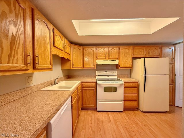 330 Deepwood Drive, Wadsworth, OH 44281