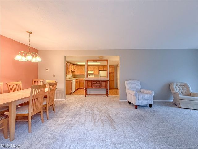 330 Deepwood Drive, Wadsworth, OH 44281