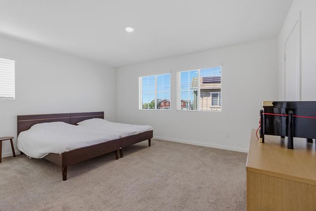 5040 Cumberland Dr, Roseville, CA 95747