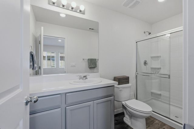 5040 Cumberland Dr, Roseville, CA 95747