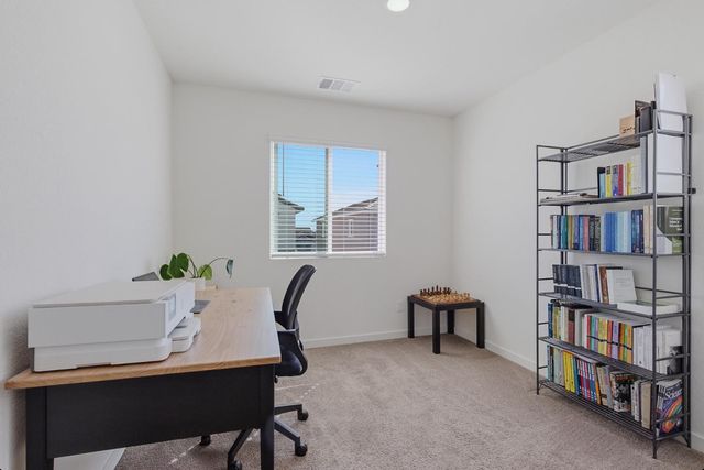 5040 Cumberland Dr, Roseville, CA 95747