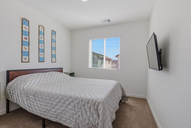 5040 Cumberland Dr, Roseville, CA 95747