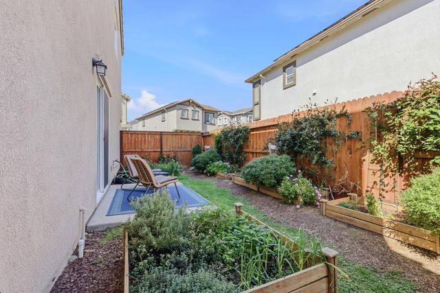 5040 Cumberland Dr, Roseville, CA 95747