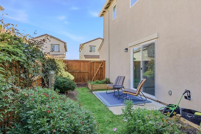 5040 Cumberland Dr, Roseville, CA 95747