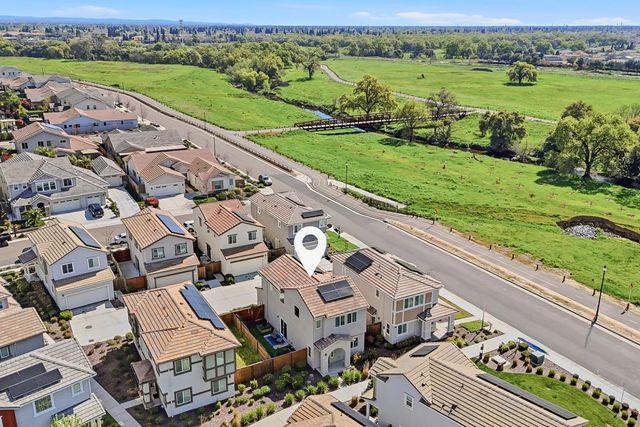 5040 Cumberland Dr, Roseville, CA 95747