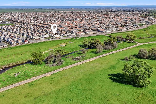 5040 Cumberland Dr, Roseville, CA 95747