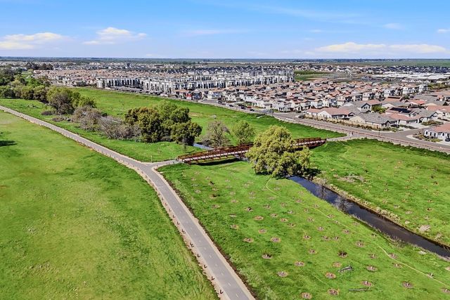 5040 Cumberland Dr, Roseville, CA 95747