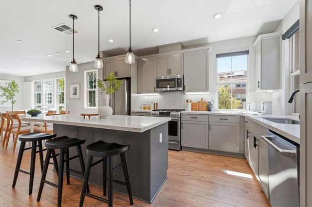 560 Saint Remi Terrace 1, Sunnyvale, CA 94085