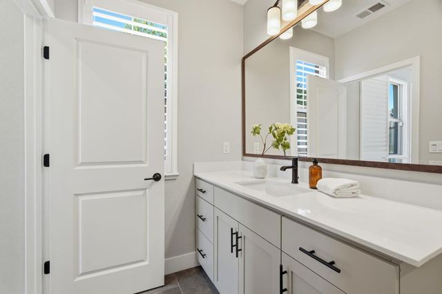 560 Saint Remi Terrace 1, Sunnyvale, CA 94085