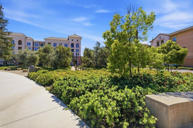 560 Saint Remi Terrace 1, Sunnyvale, CA 94085