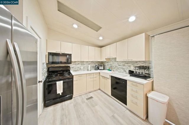 190 Medina Dr, Pacheco, CA 94553
