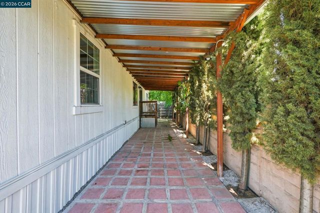 190 Medina Dr, Pacheco, CA 94553