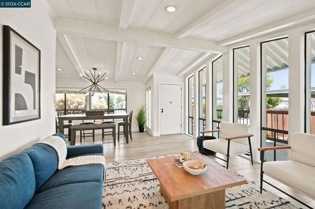 190 Medina Dr, Pacheco, CA 94553