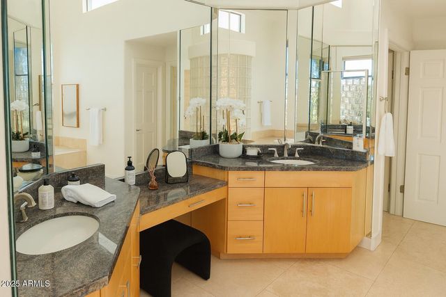 9943 E Island Circle, Scottsdale, AZ 85258