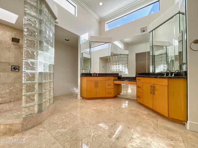 9943 E Island Circle, Scottsdale, AZ 85258