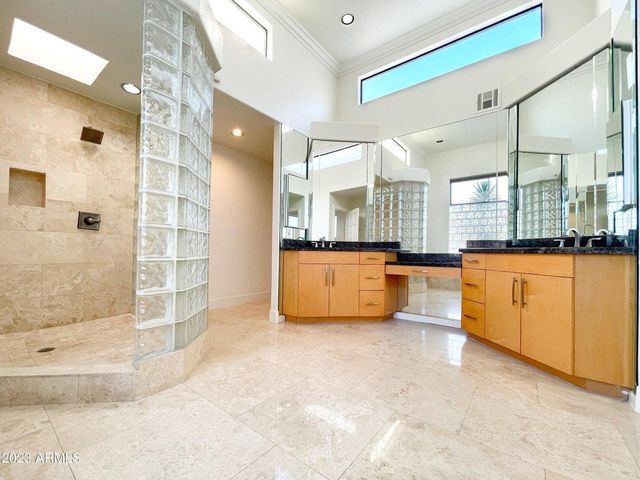 9943 E Island Circle, Scottsdale, AZ 85258