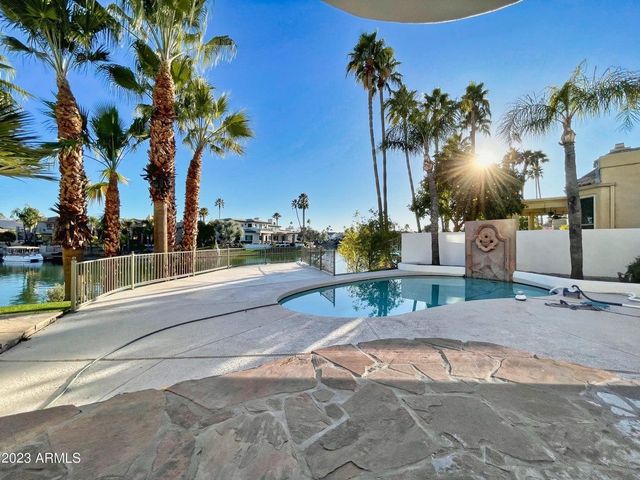 9943 E Island Circle, Scottsdale, AZ 85258