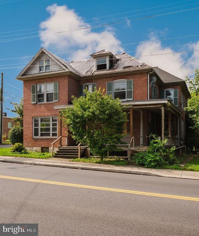 271-273 E BALTIMORE ST, Greencastle, PA 17225
