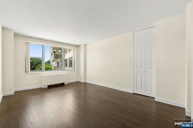 2100 Linwood 2Y, Fort Lee, NJ 07024