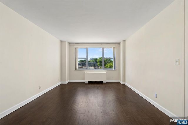 2100 Linwood 2Y, Fort Lee, NJ 07024