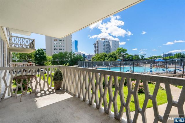 2100 Linwood 2Y, Fort Lee, NJ 07024