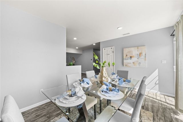 2211 Oak Street, Santa Ana, CA 92707