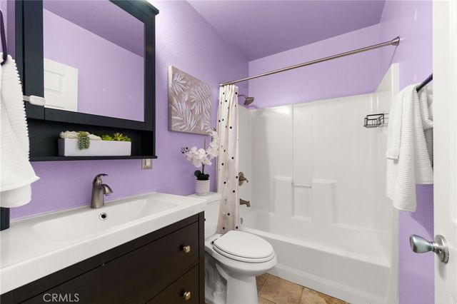 2211 Oak Street, Santa Ana, CA 92707