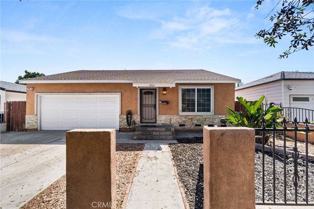 2211 Oak Street, Santa Ana, CA 92707