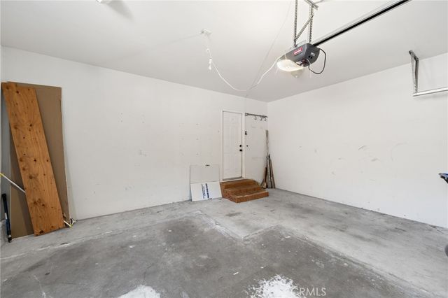 2211 Oak Street, Santa Ana, CA 92707