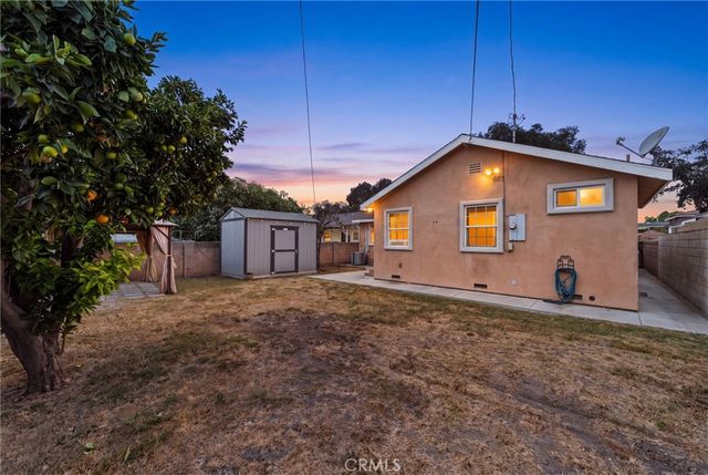 2211 Oak Street, Santa Ana, CA 92707