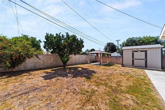 2211 Oak Street, Santa Ana, CA 92707