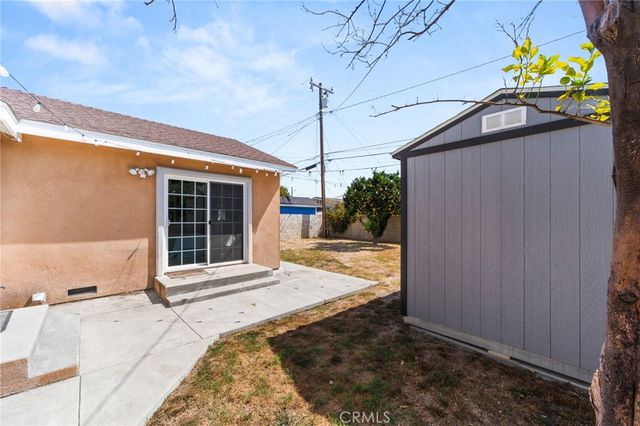 2211 Oak Street, Santa Ana, CA 92707