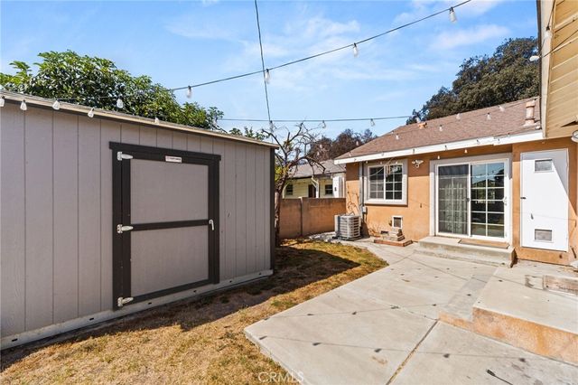 2211 Oak Street, Santa Ana, CA 92707