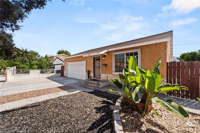 2211 Oak Street, Santa Ana, CA 92707