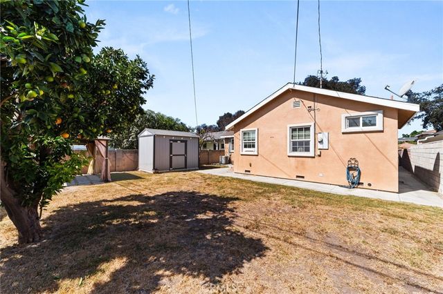 2211 Oak Street, Santa Ana, CA 92707