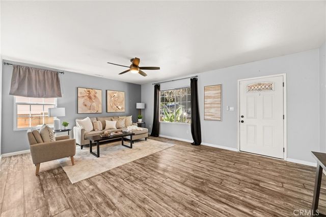 2211 Oak Street, Santa Ana, CA 92707