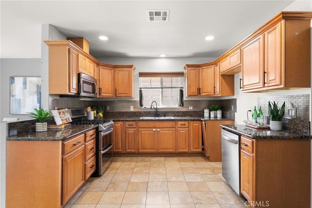 2211 Oak Street, Santa Ana, CA 92707