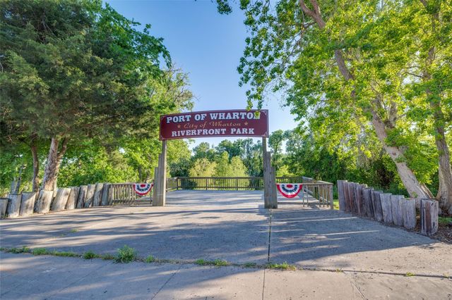 314 Nicholas Road, Wharton, TX 77488