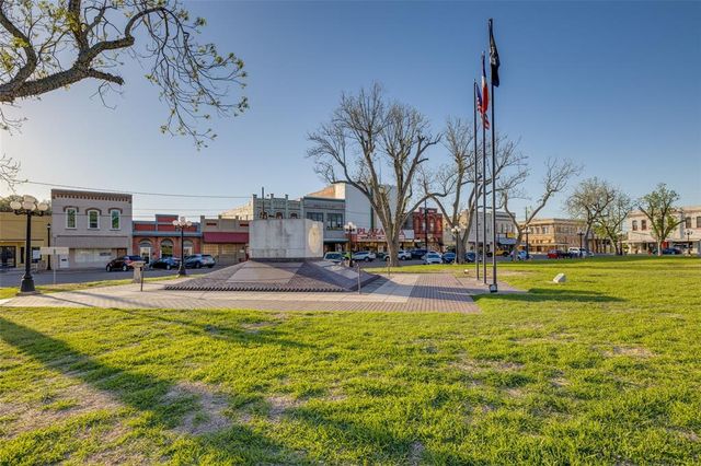 314 Nicholas Road, Wharton, TX 77488