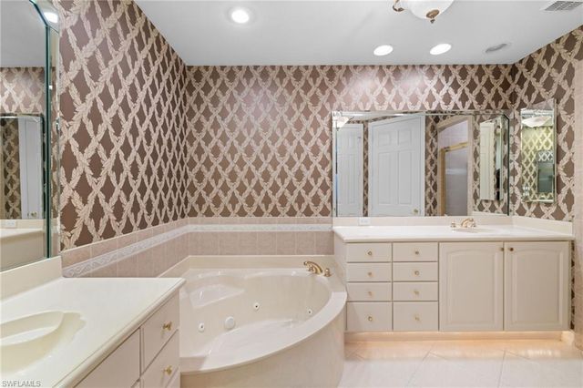 6073 Ashford LN # 802, Naples, FL 34110