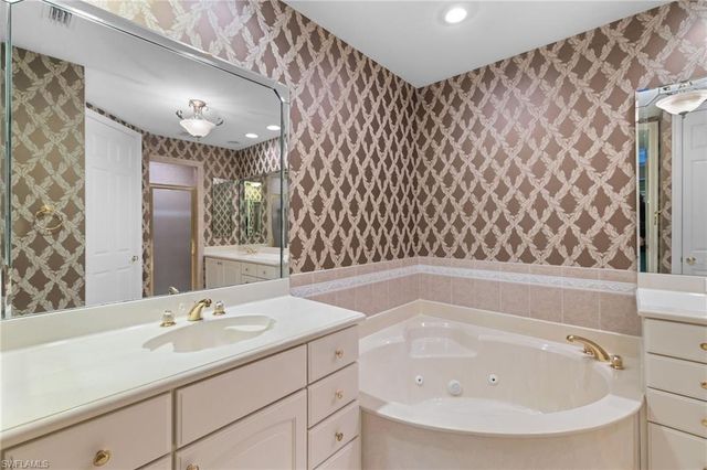 6073 Ashford LN # 802, Naples, FL 34110