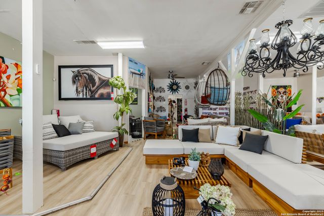 1950 N PanAm Expressway, San Antonio, TX 78208