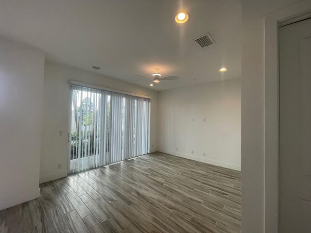 8086 Hobbes Way, Palm Beach Gardens, FL 33418