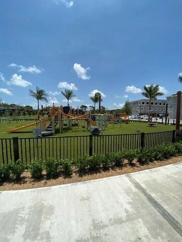 8086 Hobbes Way, Palm Beach Gardens, FL 33418