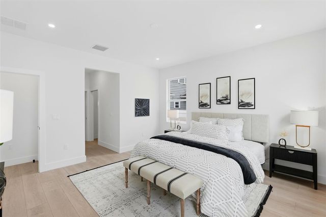 5225 4TH AVENUE S, St Petersburg, FL 33707