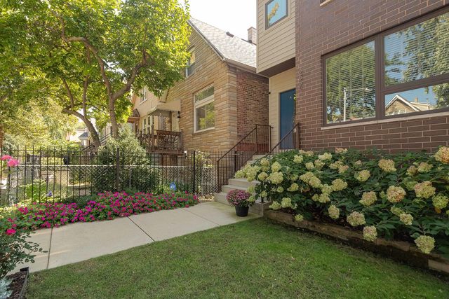 2535 W Haddon Avenue, Chicago, IL 60622
